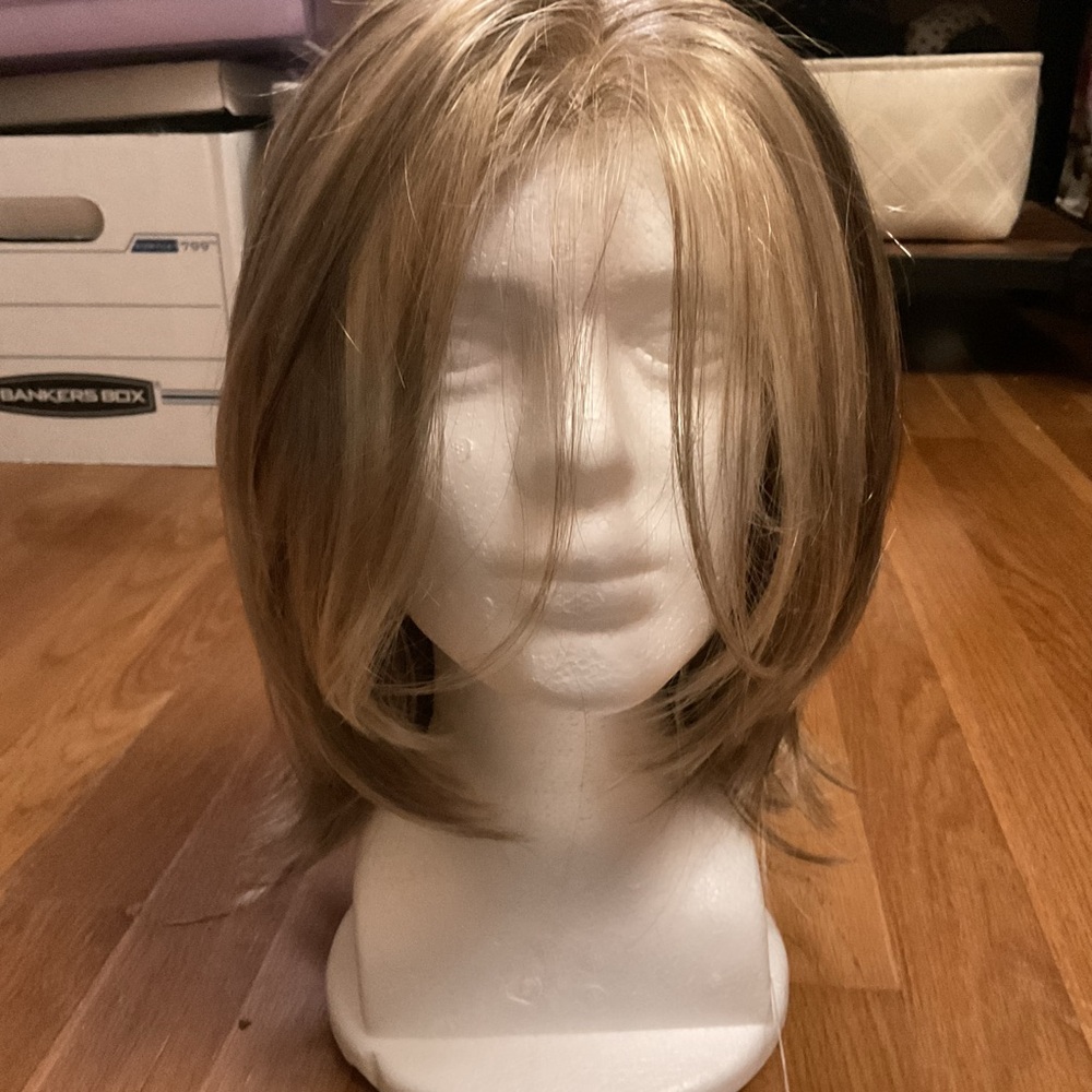 Elegant Light Brown Women's Wig